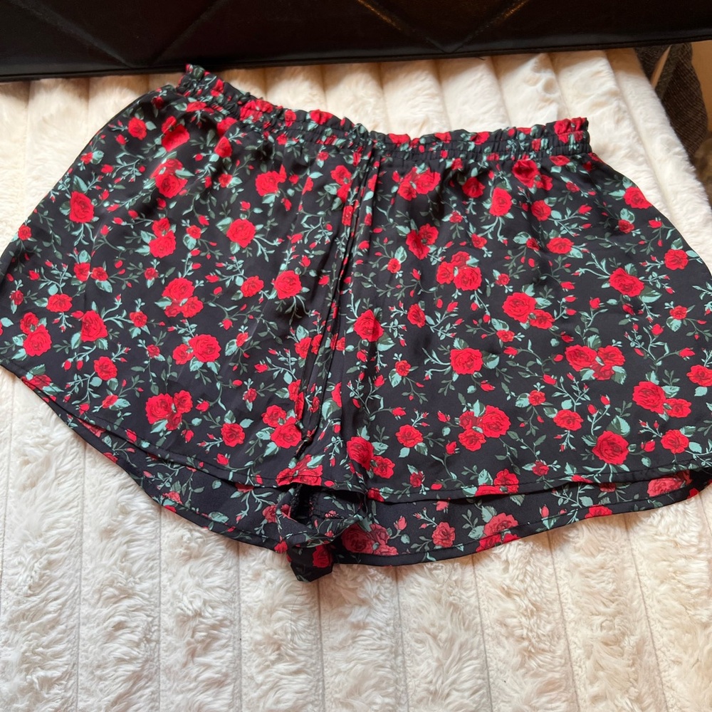 Alya shorts - size large